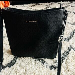 Good size Michael kors crossbody